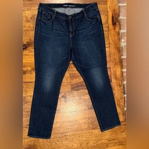 Old Navy Curvy Profile Mid Rise Jeans in Dark Wash!!